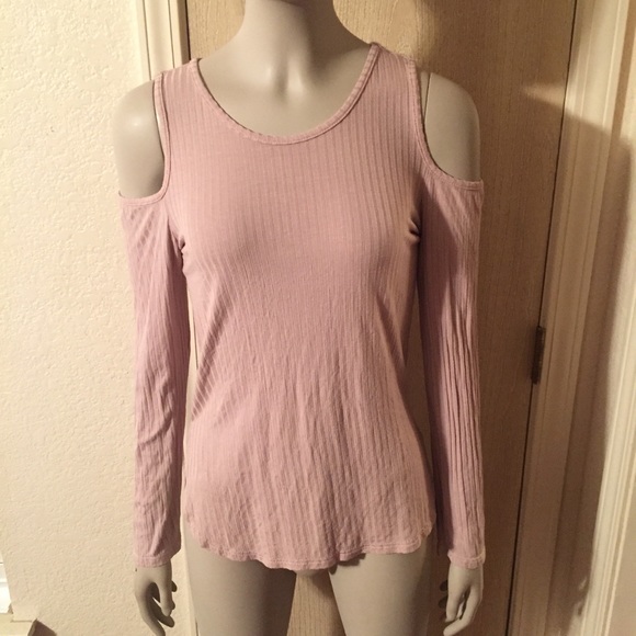 Tops - 🌸T.I.M.I.N.G Cold Shoulder Top🌸
